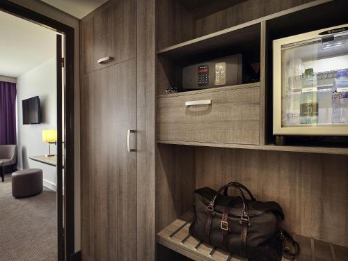 Habitación Classic con dos camas individuales del hotel Mercure Versailles Paris Ouest. Foto 3