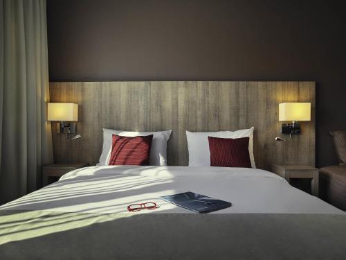 Habitación Classic con dos camas individuales del hotel Mercure Versailles Paris Ouest. Foto 5