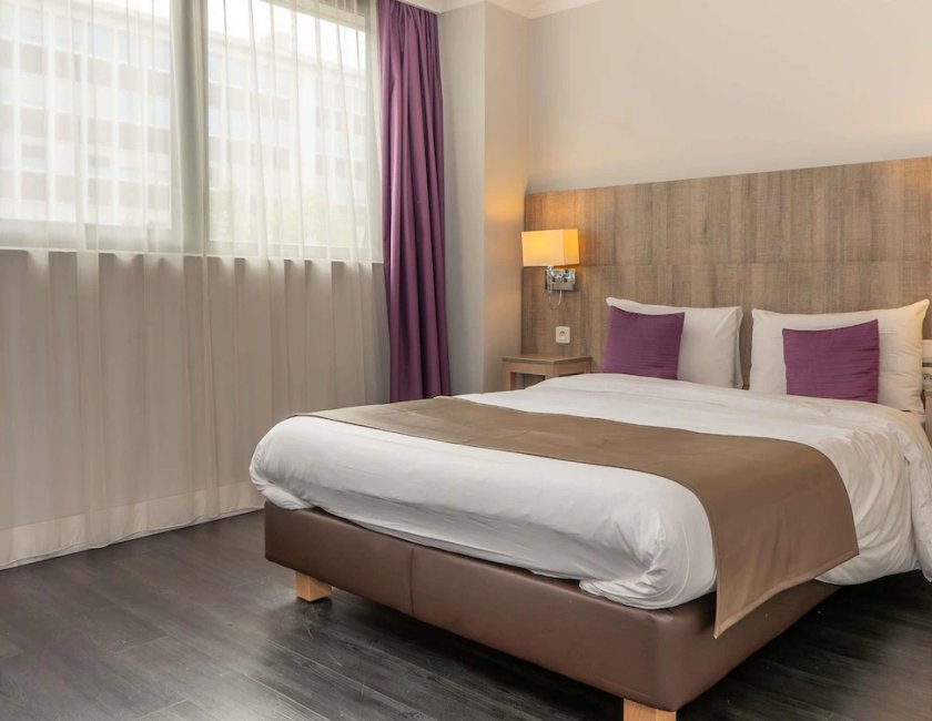 Habitación Classic con una cama doble para huéspedes con limitaciones físicas del hotel Mercure Versailles Paris Ouest