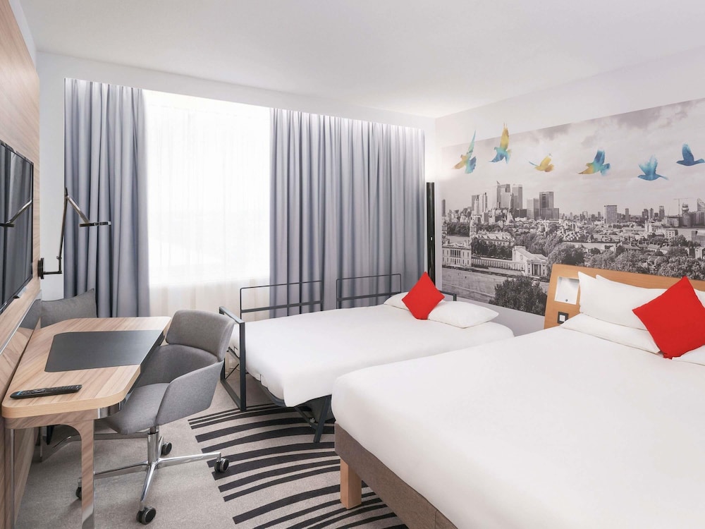 Suite con 1 cama doble y 1 sofá - cama doble del hotel Novotel Valence Sud. Foto 11