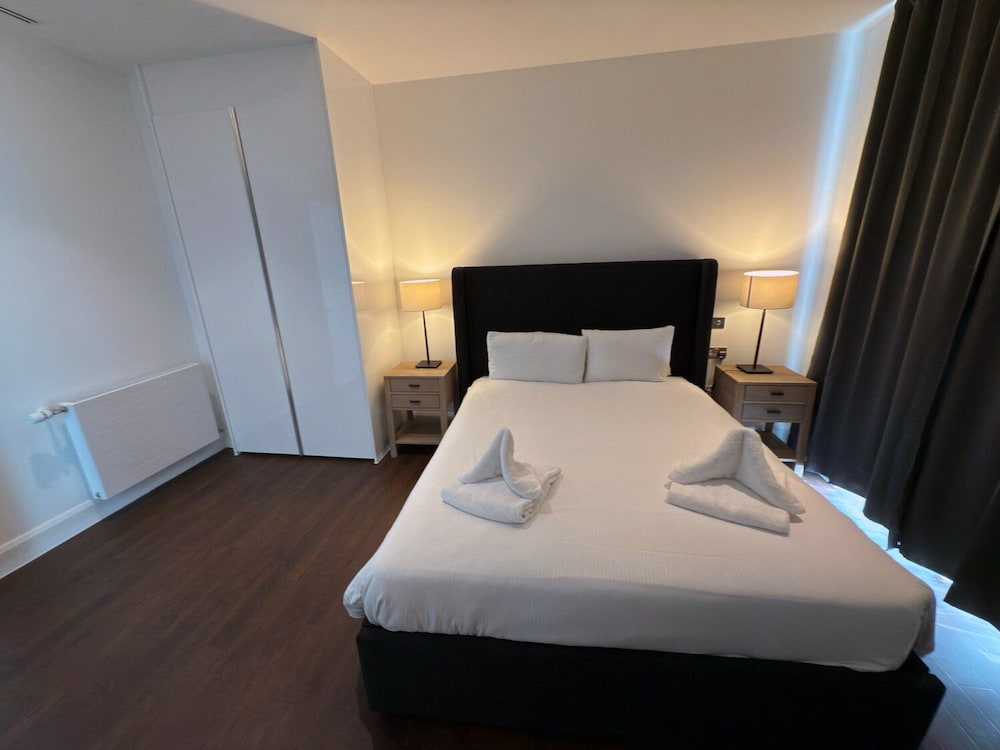 Apartamento, ducha adaptada del hotel Charles Hope Apartment Canary Wharf. Foto 3