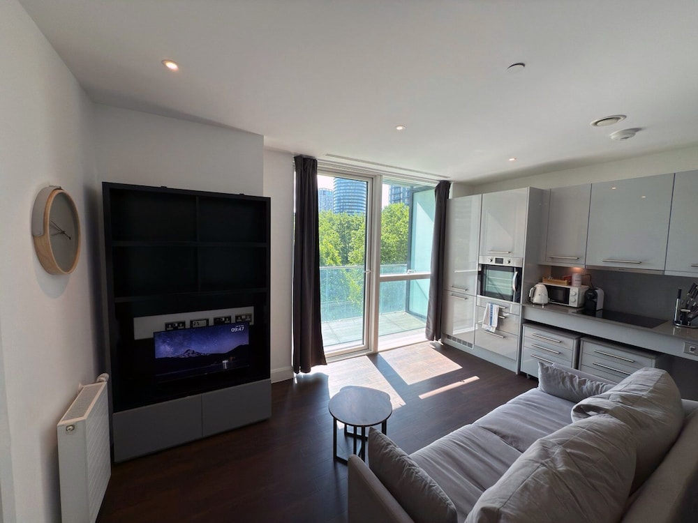 Apartamento, ducha adaptada del hotel Charles Hope Apartment Canary Wharf. Foto 5