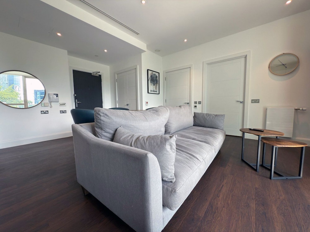 Apartamento, ducha adaptada del hotel Charles Hope Apartment Canary Wharf. Foto 6