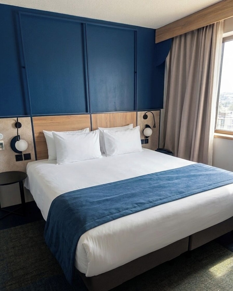 Habitación Standard con cama doble del hotel Mercure Rouen Val De Reuil. Foto 2