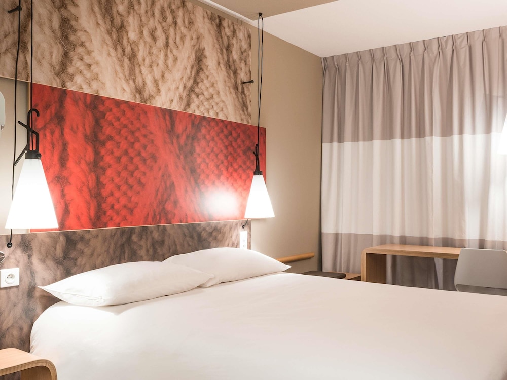 Habitación estándar doble, 1 cama doble con sofá cama del hotel Ibis Toulon La Valette. Foto 2
