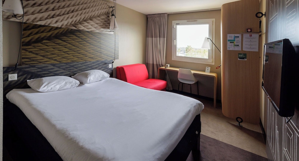 Habitación estándar doble, 1 cama doble con sofá cama del hotel Ibis Toulon La Valette. Foto 4