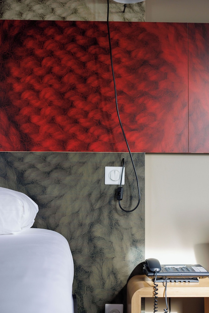 Habitación superior, 1 cama doble con sofá cama del hotel Ibis Toulon La Valette. Foto 5