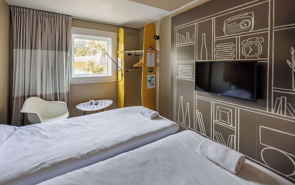 Habitación estándar, 2 camas individuales del hotel Ibis Toulon La Valette. Foto 1