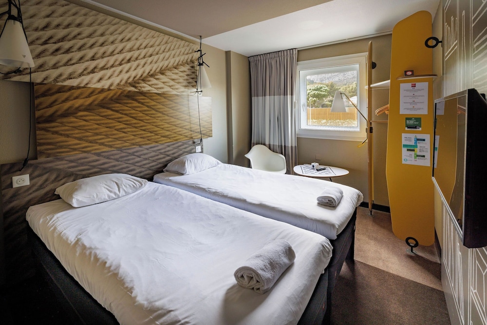 Habitación estándar, 2 camas individuales del hotel Ibis Toulon La Valette. Foto 2