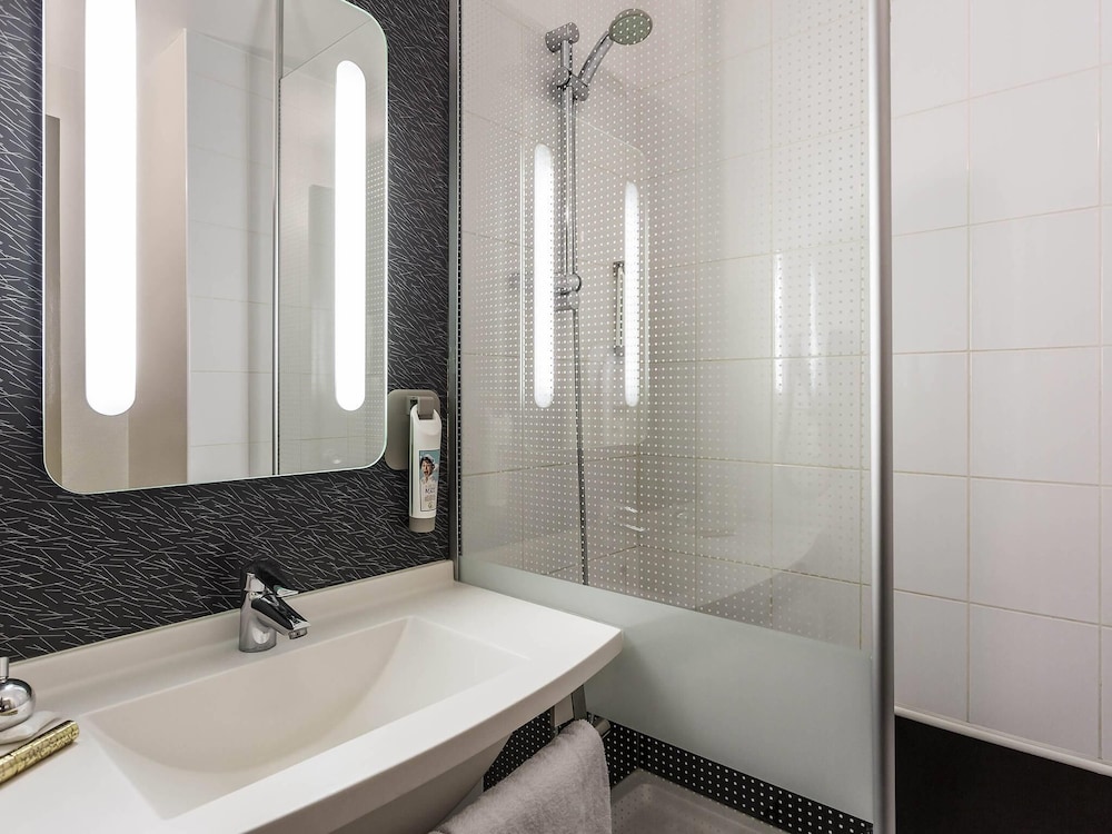 Habitación Estándar con 1 cama doble del hotel Ibis Thonon Centre. Foto 3