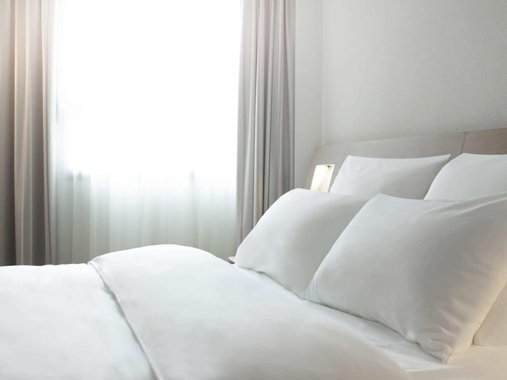 Habitación Superior, Familiar - 1 cama doble y 1 sofá - cama del hotel Novotel Roissy Saint-Witz. Foto 4