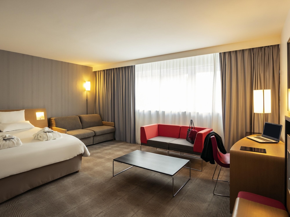 Suite Superior con 1 cama doble y 2 sofás - cama dobles del hotel Novotel Roissy Saint-Witz
