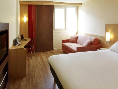 Habitación Doble Estándar del hotel Ibis Roanne. Foto 1