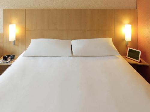 Habitación Doble Estándar del hotel Ibis Roanne. Foto 2