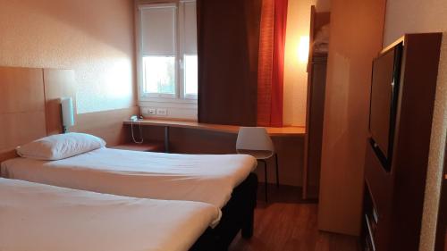 Habitación Doble Estándar - 2 camas del hotel Ibis Roanne. Foto 2