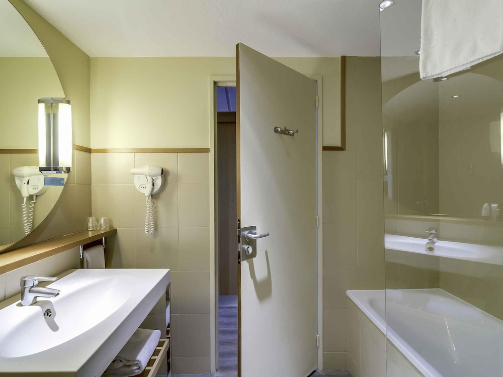 Habitación Classic con dos camas individuales del hotel Mercure Paris Orly Rungis Aéroport. Foto 3