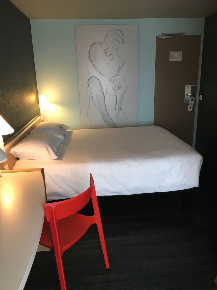 Habitación Estándar con 1 cama doble del hotel Ibis Rochefort. Foto 1
