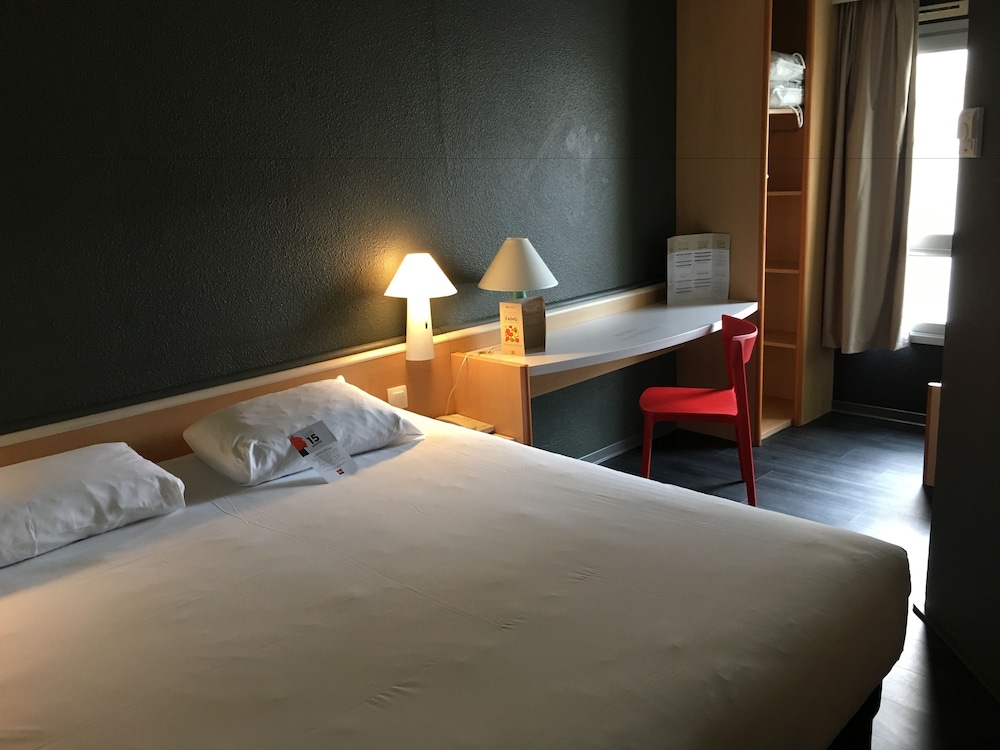 Habitación Estándar con 1 cama doble del hotel Ibis Rochefort. Foto 2