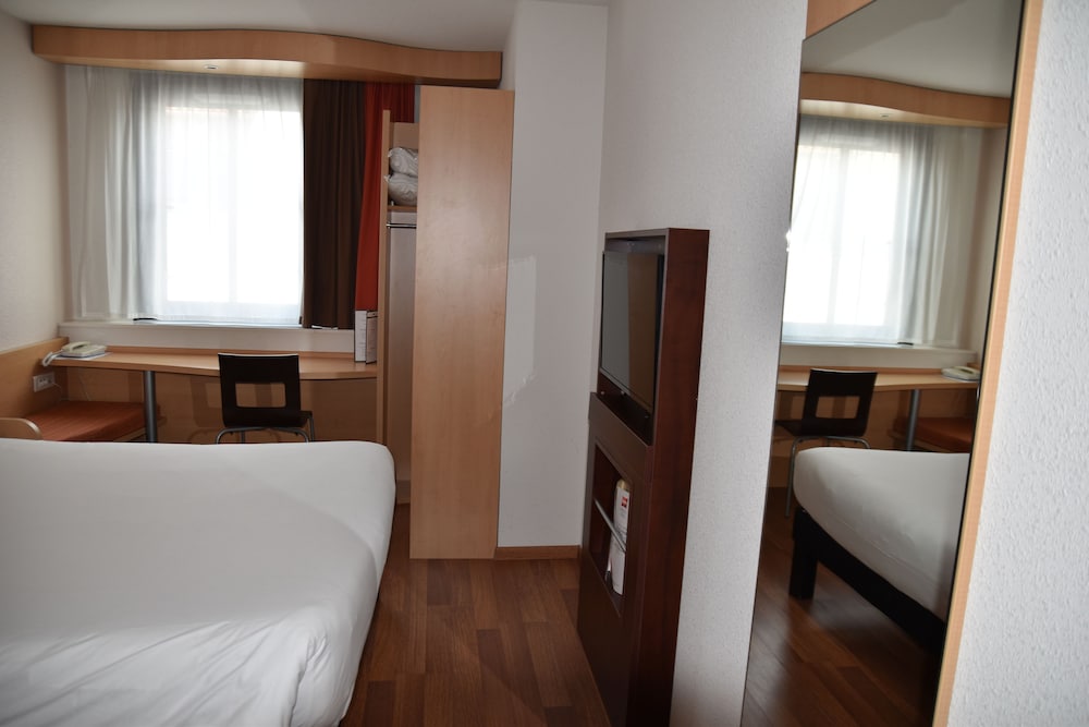 Habitación Estándar con 1 cama doble del hotel Ibis Rochefort. Foto 5
