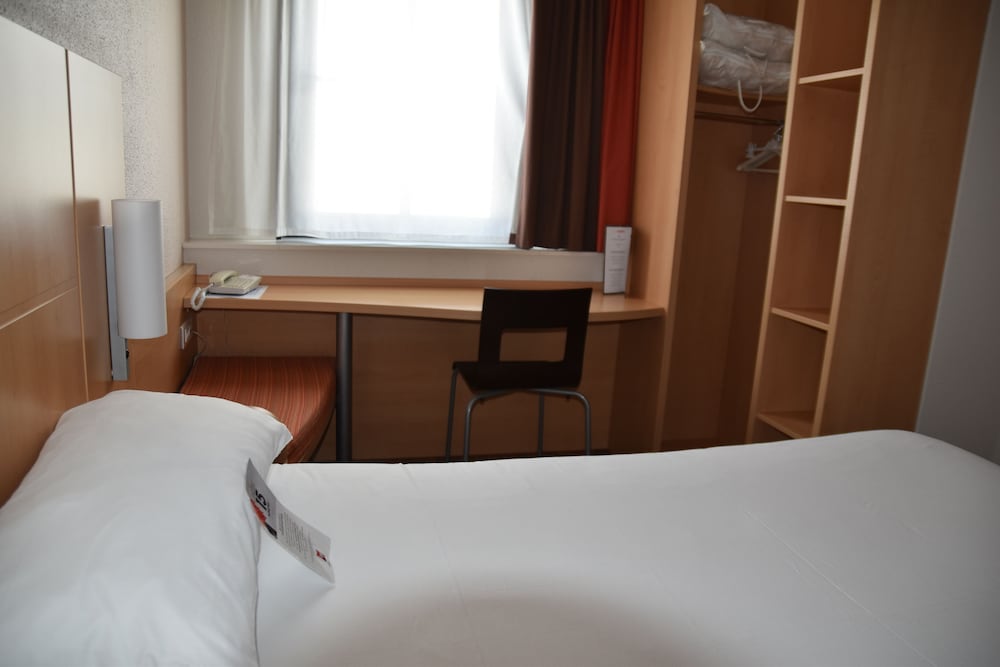Habitación Estándar con 1 cama doble del hotel Ibis Rochefort. Foto 6