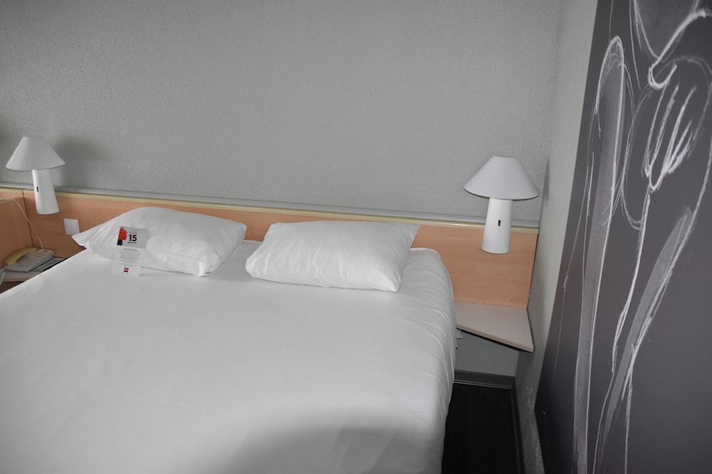 Habitación Estándar con 1 cama doble del hotel Ibis Rochefort. Foto 7