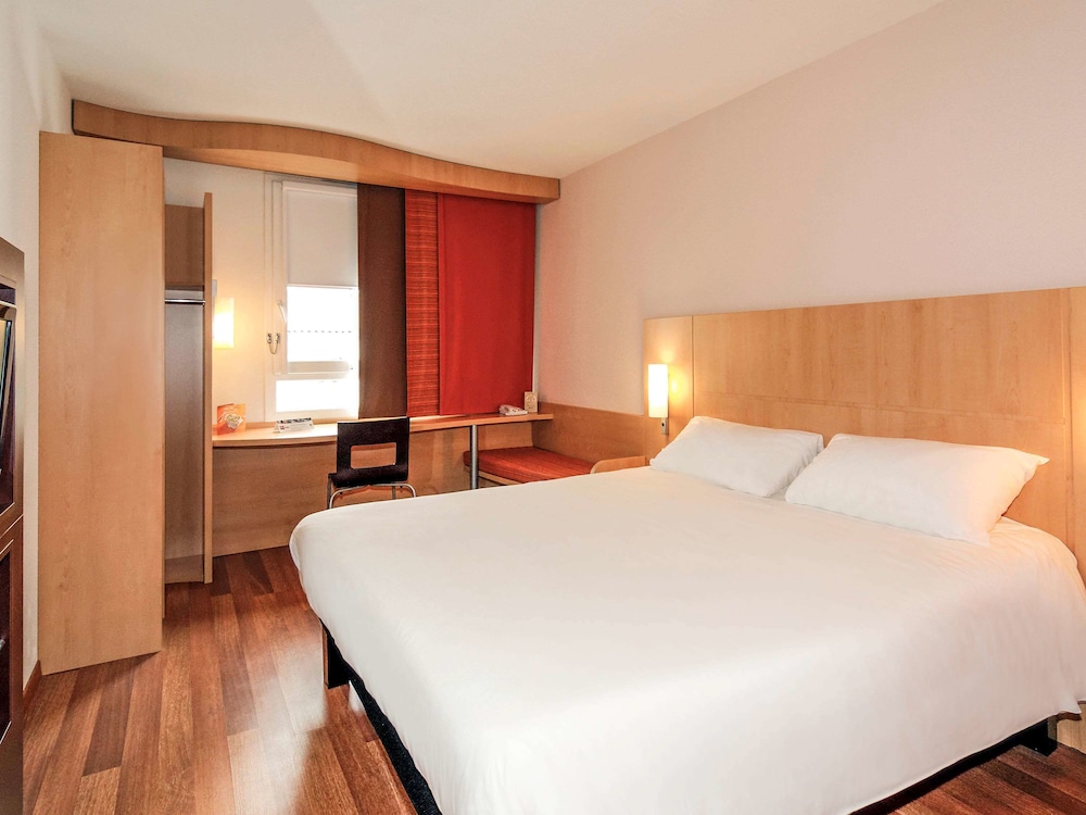 Habitación Estándar con 1 cama doble del hotel Ibis Rochefort. Foto 9