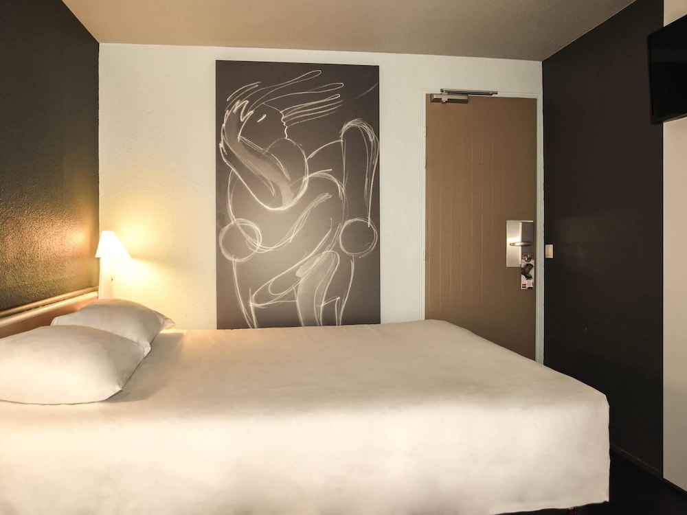 Habitación Estándar con 1 cama doble del hotel Ibis Rochefort. Foto 10