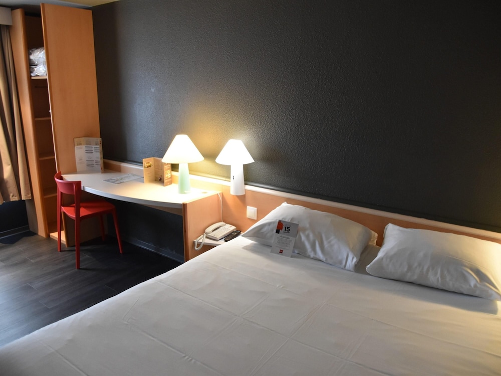 Habitación Estándar con 1 cama doble del hotel Ibis Rochefort. Foto 11