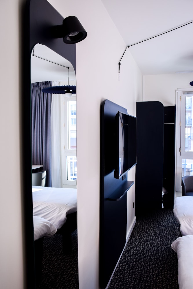 Habitación estándar con dos camas individuales del hotel Ibis Rodez Centre Cathedrale. Foto 2