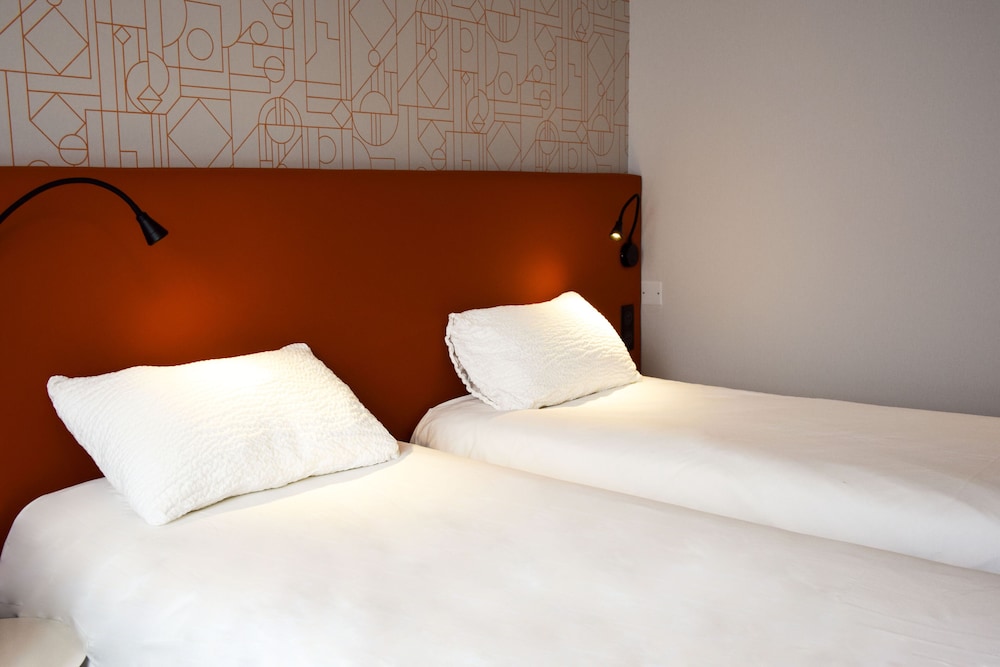 Habitación estándar con dos camas individuales del hotel Ibis Rodez Centre Cathedrale. Foto 3