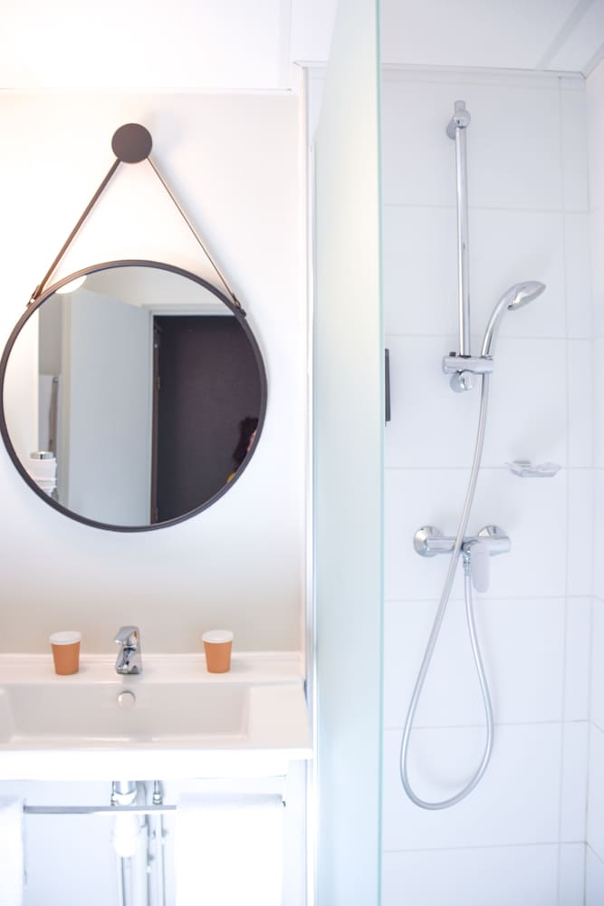 Habitación estándar para personas con movilidad reducida del hotel Ibis Rodez Centre Cathedrale. Foto 7