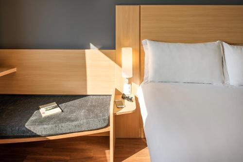 Habitación Doble Estándar - 2 camas del hotel Ibis Sisteron. Foto 1
