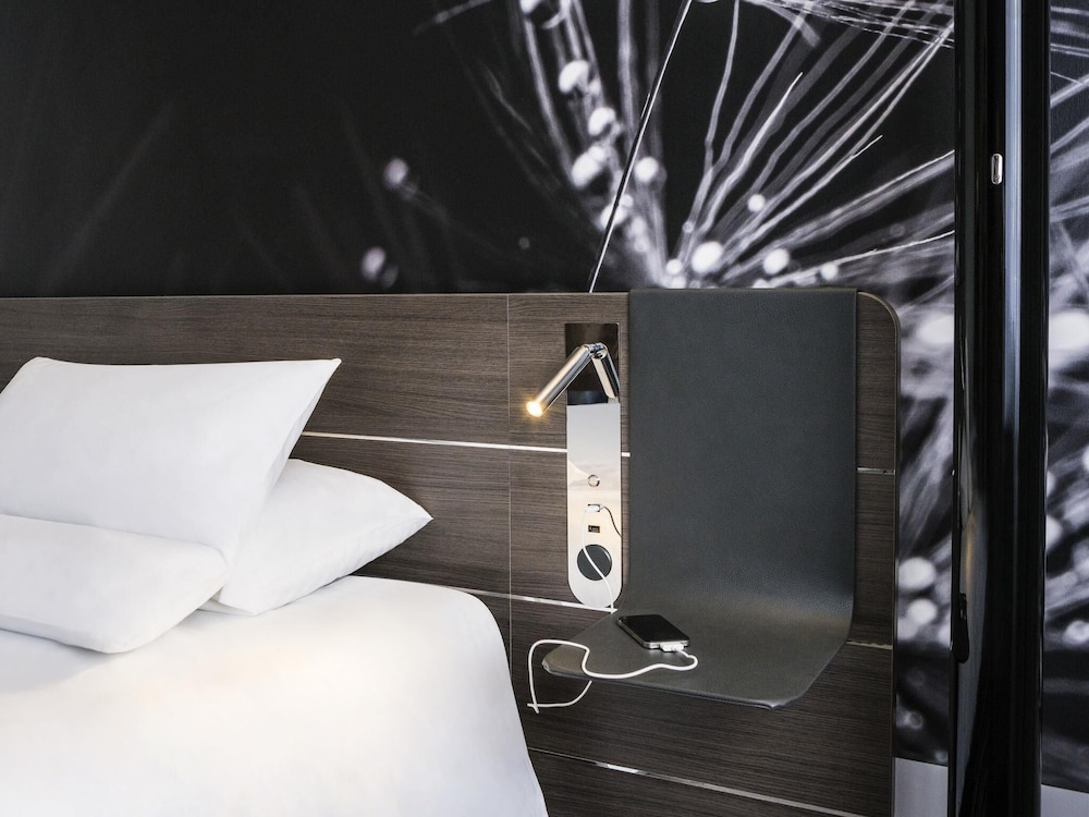 Habitación Clásica con camas individuales del hotel Novotel Paris Saclay. Foto 4