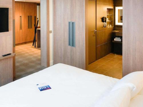 Suite con 1 cama doble del hotel Novotel Paris Saclay. Foto 4