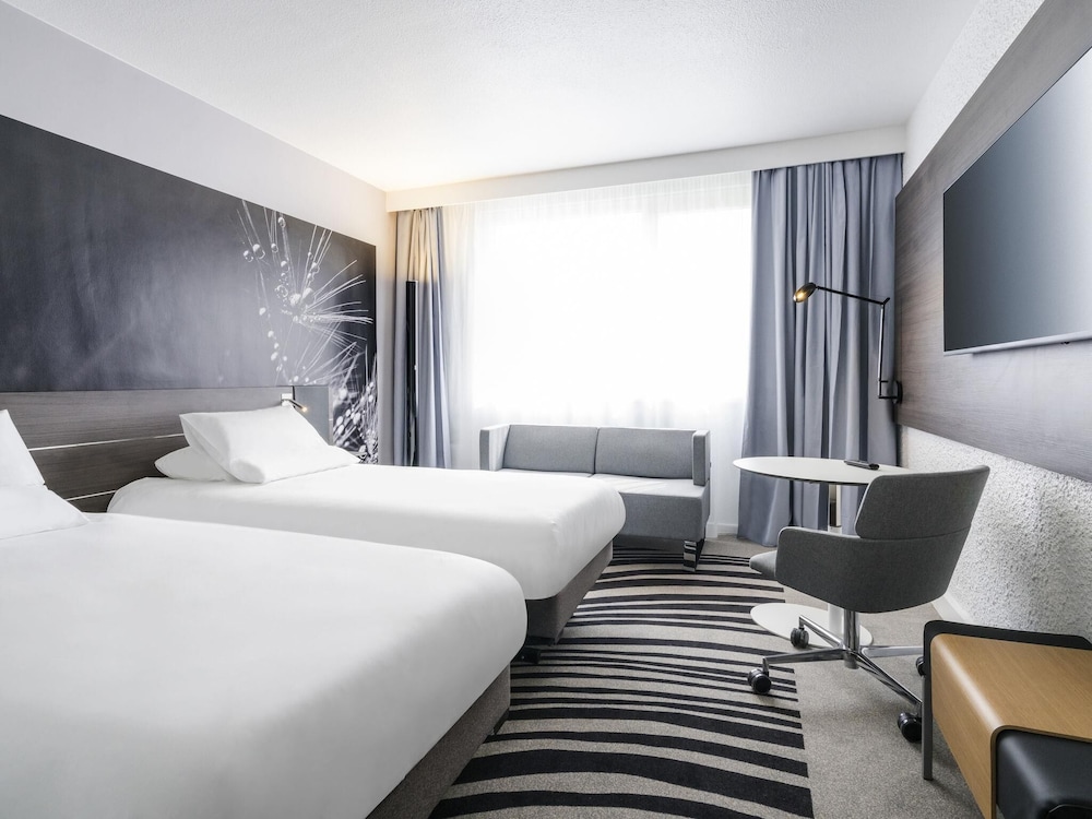 Habitación Clásica con camas individuales del hotel Novotel Paris Saclay. Foto 2