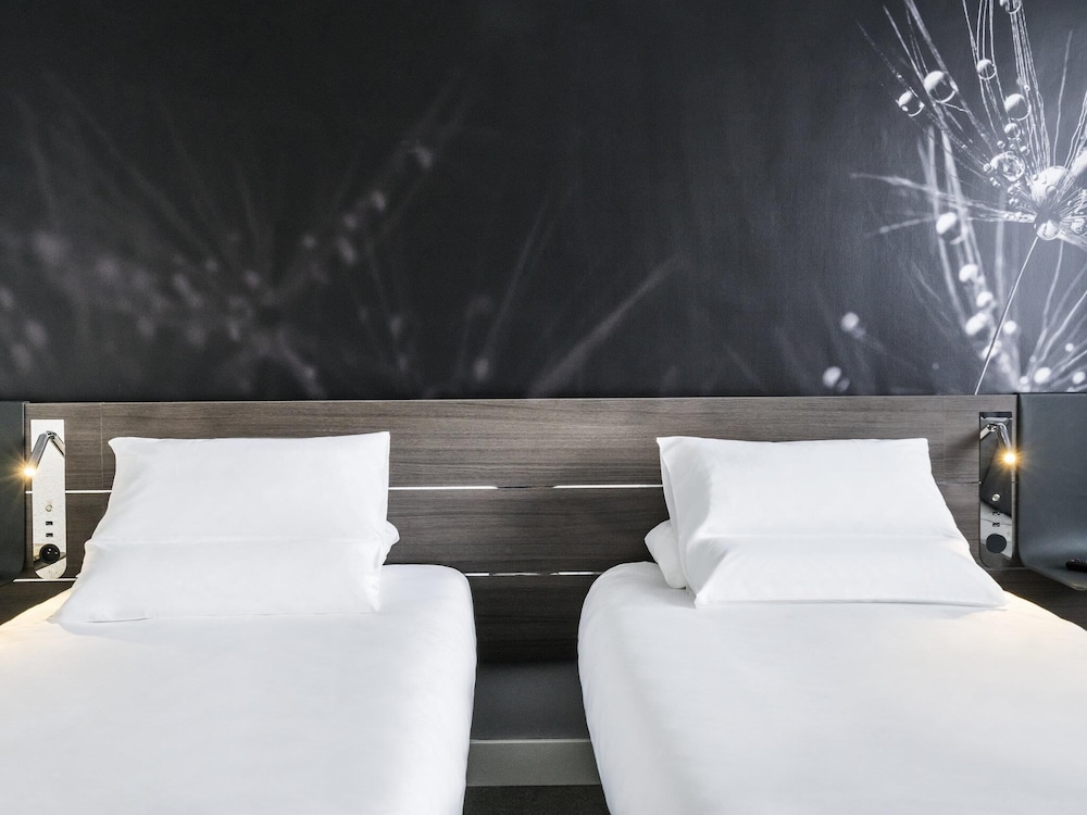 Habitación Clásica con camas individuales del hotel Novotel Paris Saclay. Foto 4