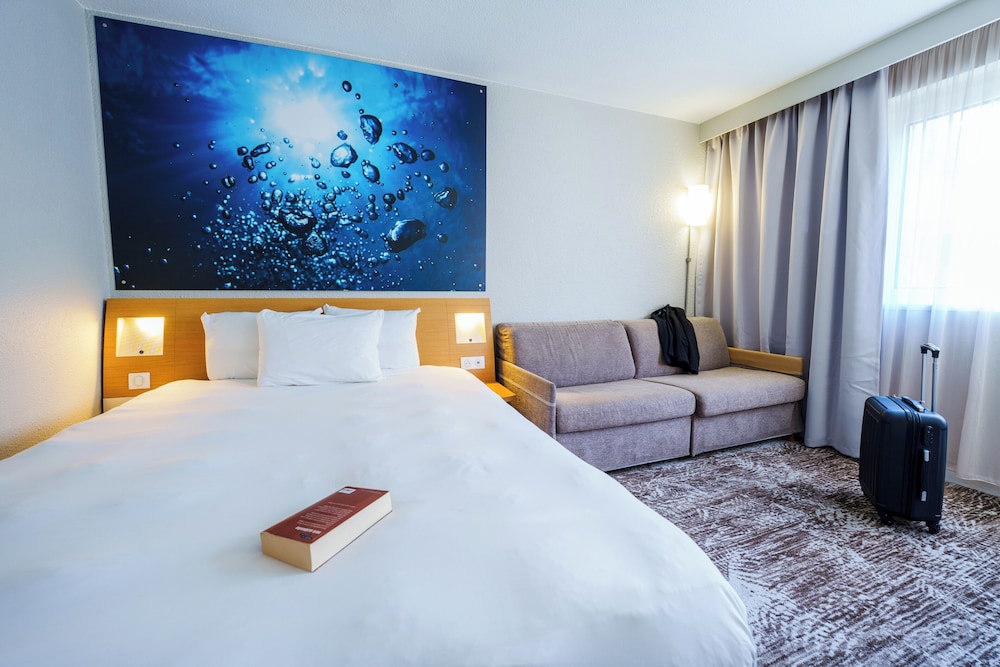 Habitación Clásica con 1 cama doble y 1 sofá - cama doble del hotel Novotel Saint Avold. Foto 1