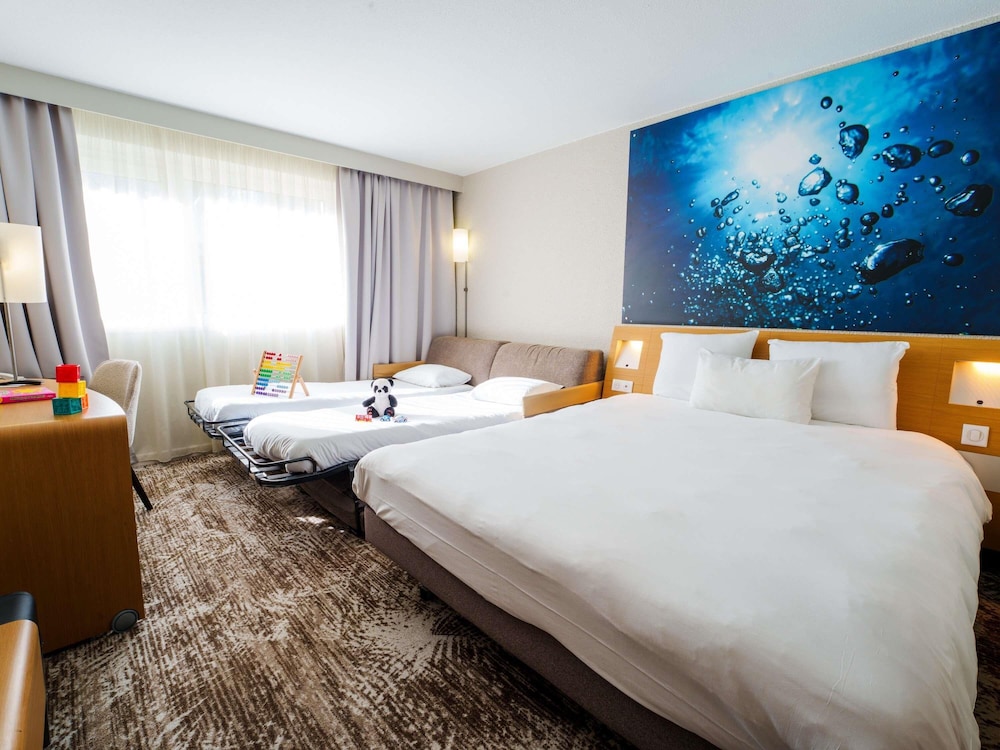 Habitación Clásica con 1 cama doble y 1 sofá - cama doble del hotel Novotel Saint Avold. Foto 3