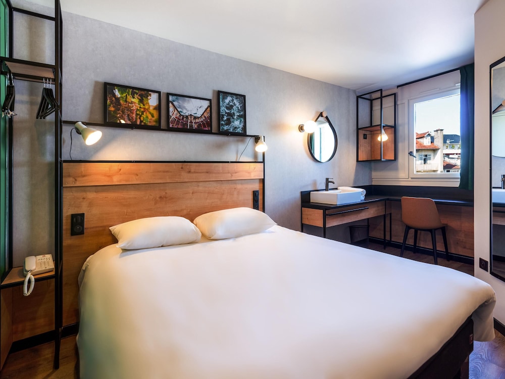 Habitación Standard con una cama doble del hotel IBIS PAU CENTRE