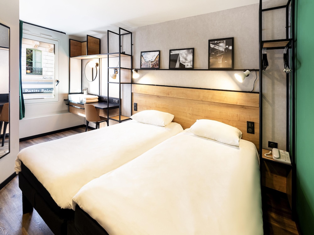 Habitación Standard con dos camas individuales del hotel IBIS PAU CENTRE