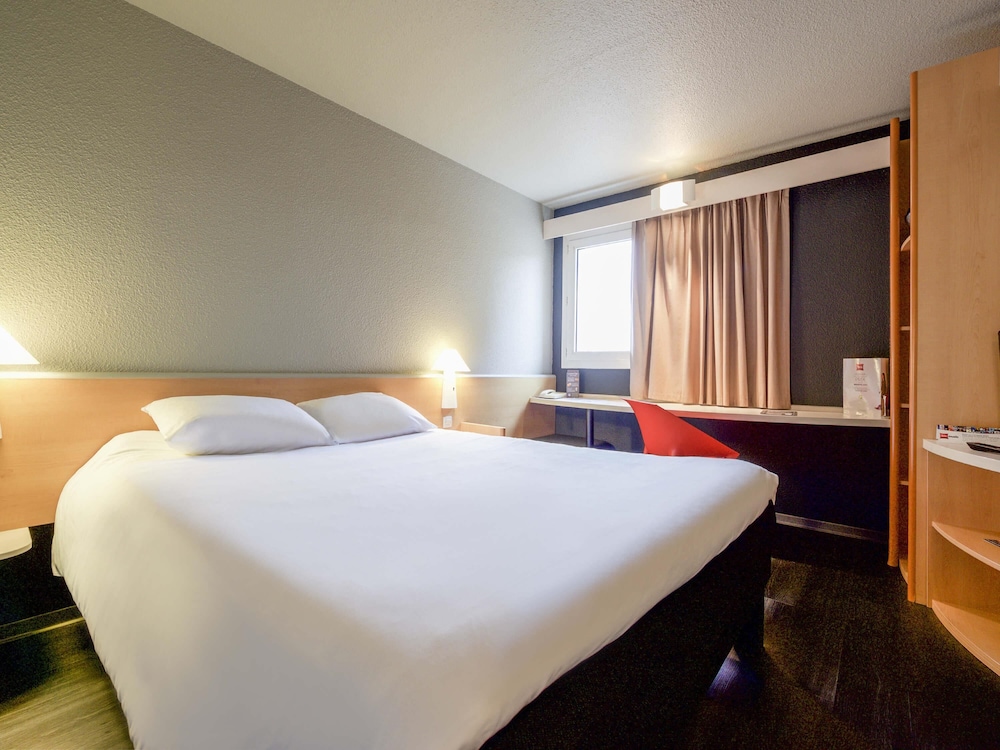Habitación Standard con una cama doble del hotel Ibis Pau Lescar