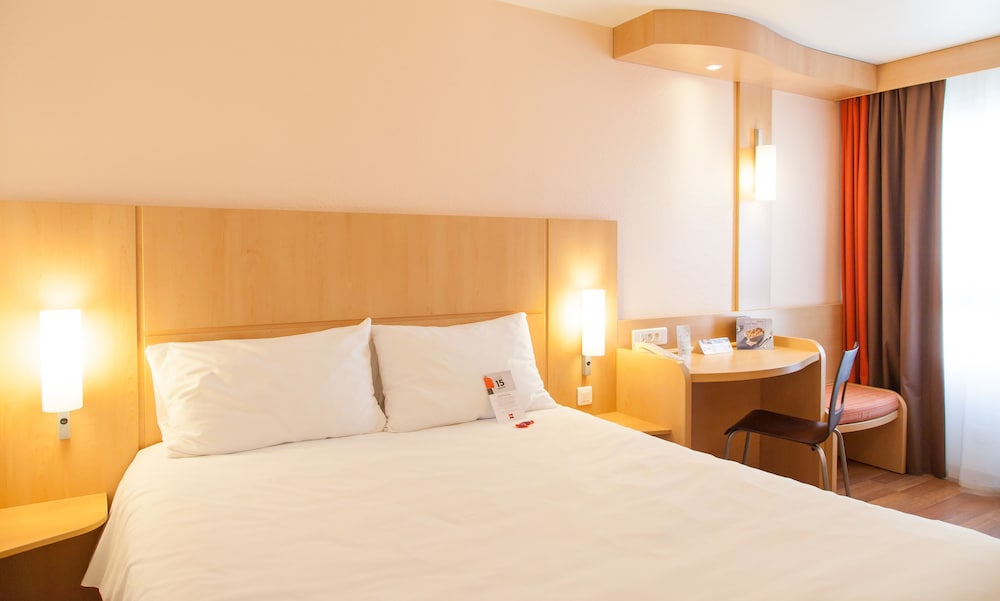 Habitación Estándar con cama doble del hotel IBIS POITIERS CENTRE. Foto 2