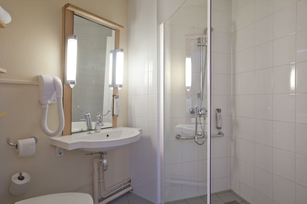 Habitación Estándar con cama doble del hotel IBIS POITIERS CENTRE. Foto 3