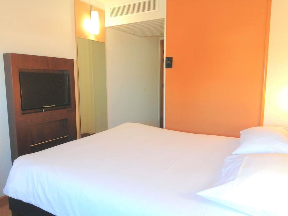 Habitación Standard con una cama doble del hotel Ibis Poitiers Sud. Foto 4