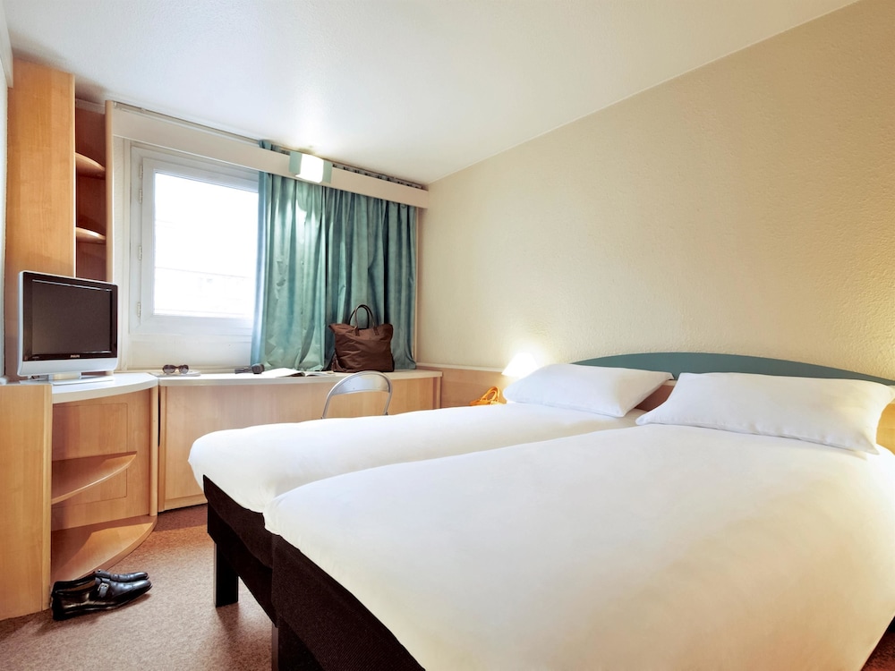 Habitación Standard con dos camas individuales del hotel Ibis Poitiers Sud. Foto 1