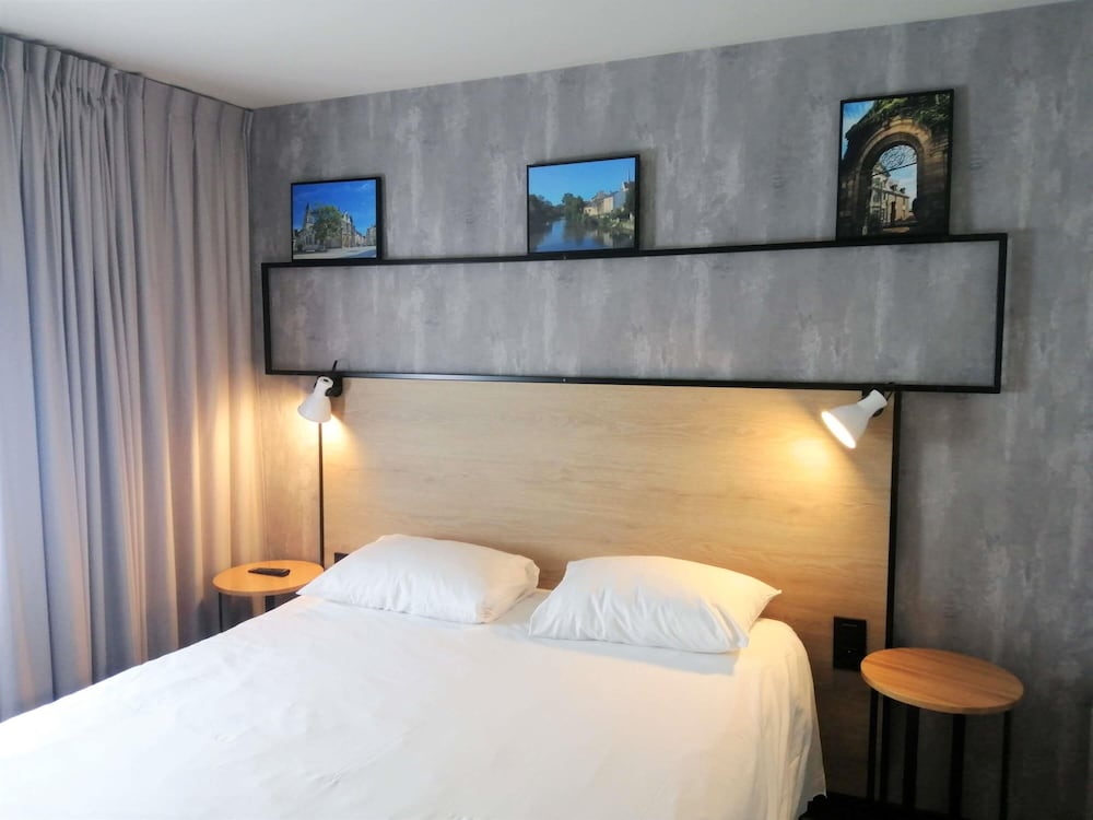 Habitación Standard con una cama doble y una cama individual del hotel Ibis Poitiers Sud. Foto 6