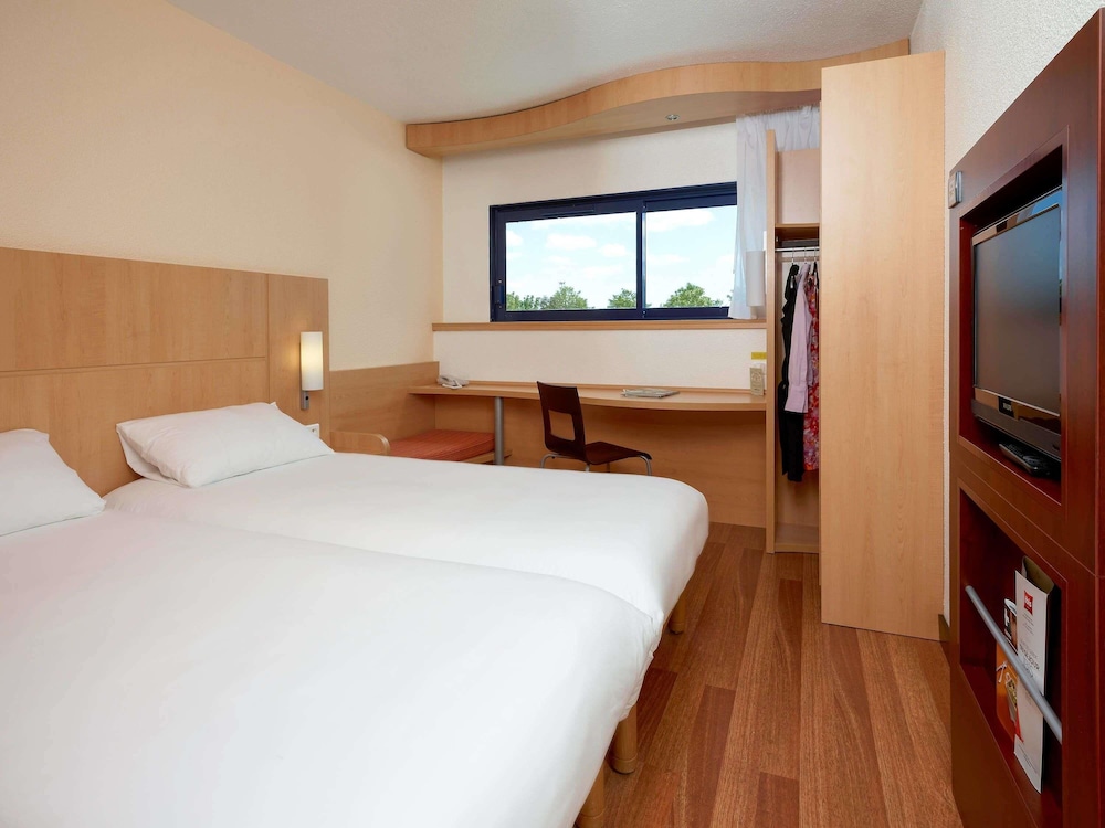 Habitación estándar con dos camas individuales del hotel Ibis Site Du Futuroscope