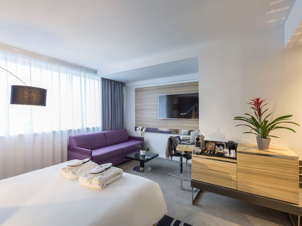 Habitación Ejecutiva - 1 cama doble y 1 sofá cama doble del hotel Novotel Poitiers Site Du Futuroscope. Foto 6