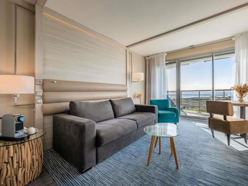 Suite Prestige con vistas al mar del hotel Sofitel Quiberon Thalassa Sea and Spa. Foto 8