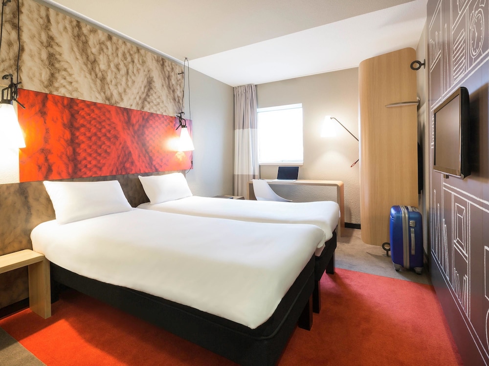 Habitación estándar con 2 camas individuales del hotel IBIS RENNES CENTRE GARE SUD. Foto 2